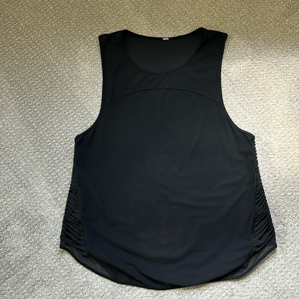 Lululemon tank. Reflective sides. Excellent condition.